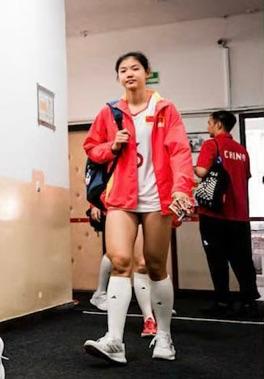 U19女排击败日本赢在她!进攻暴力拦网出色跳发给力,她才应主打