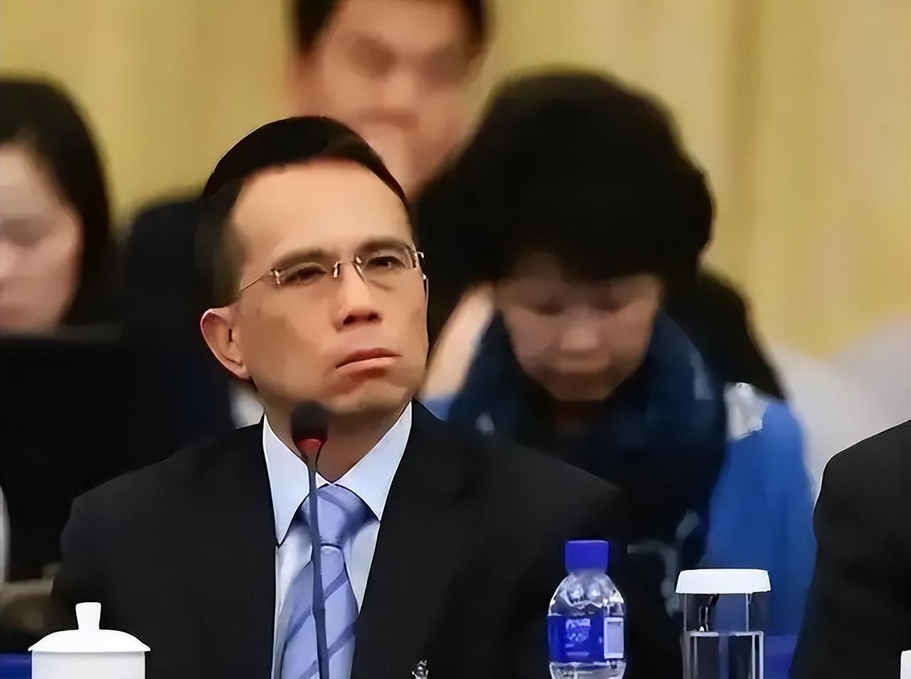 开云体育下载网址-2909亿身价有何用？97岁的李嘉诚无力回天，两个60岁儿子已成心病