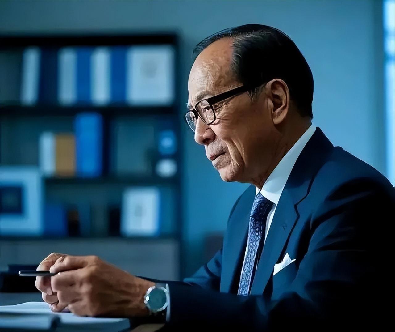 开云体育下载网址-2909亿身价有何用？97岁的李嘉诚无力回天，两个60岁儿子已成心病