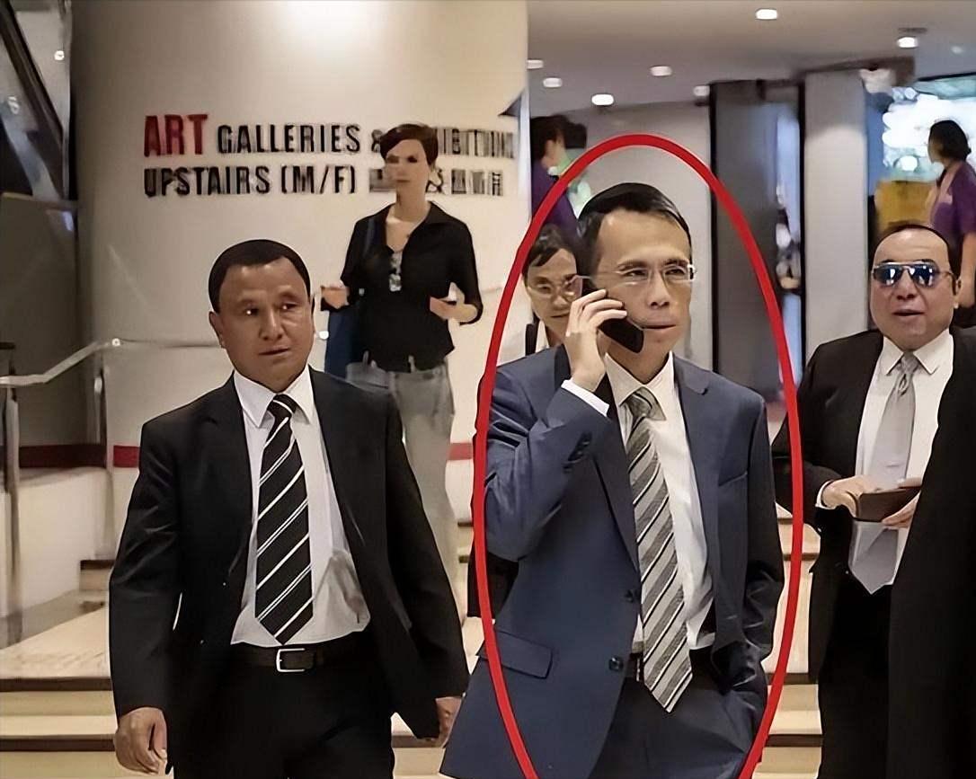 开云体育下载网址-2909亿身价有何用？97岁的李嘉诚无力回天，两个60岁儿子已成心病