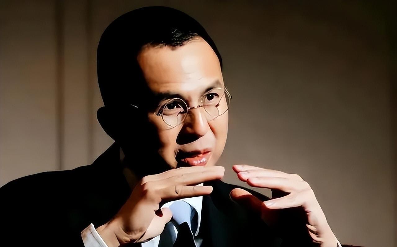 开云体育下载网址-2909亿身价有何用？97岁的李嘉诚无力回天，两个60岁儿子已成心病