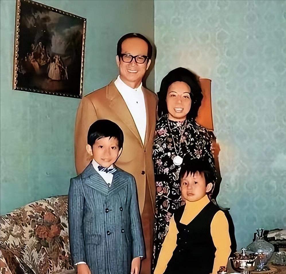 开云体育下载网址-2909亿身价有何用？97岁的李嘉诚无力回天，两个60岁儿子已成心病