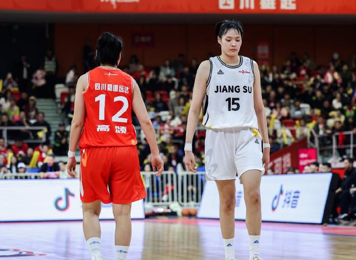 开云体育下载APP-12分钟砍21分!中国女篮26岁2米中锋11投10中:宫鲁鸣该招进她?