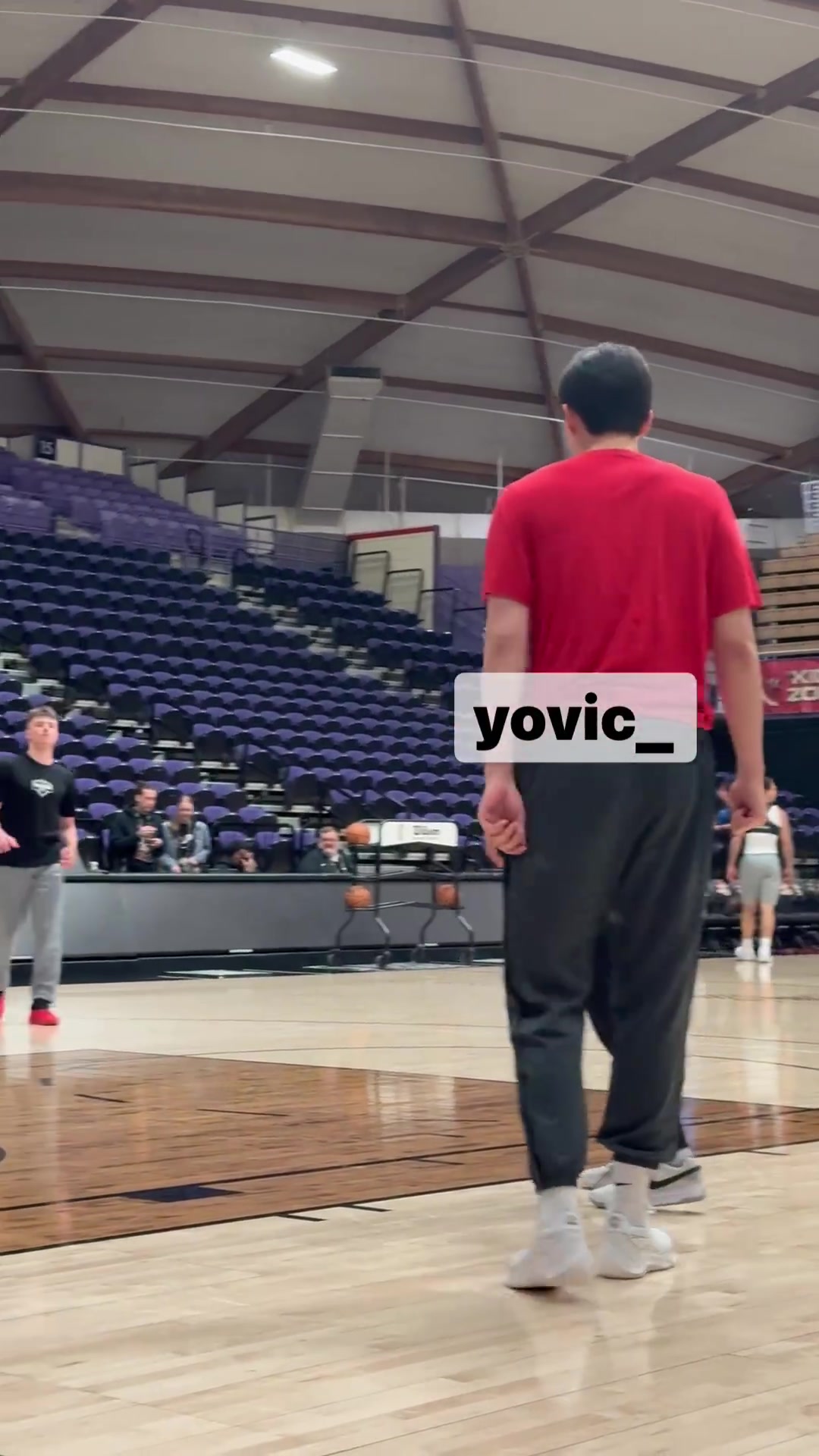 开云体育下载APP-掘金系！前掘金助教Charles Klask今年任混音助教 赛前和小杨交流