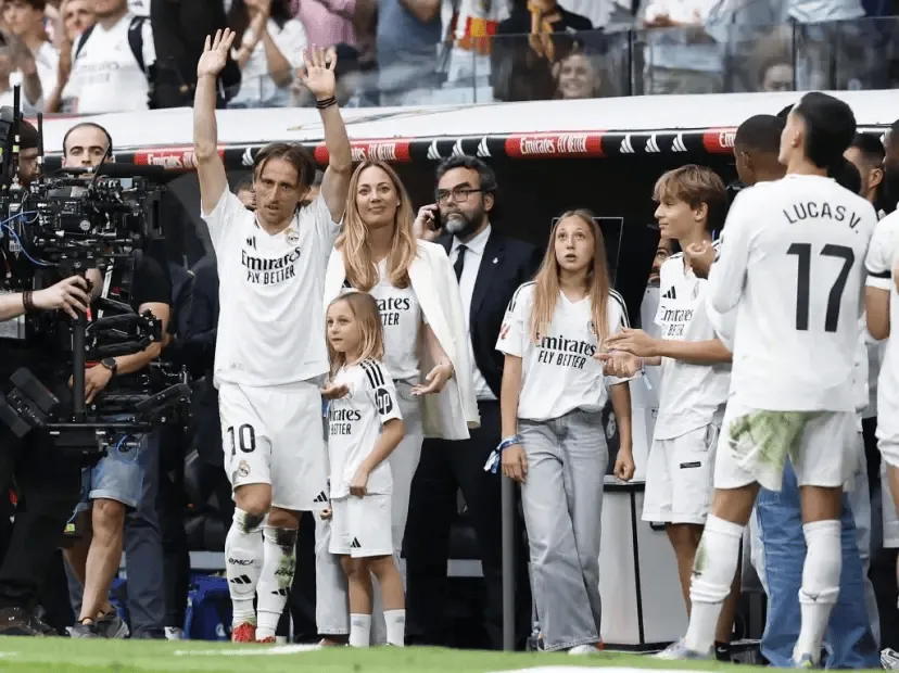 开云体育下载-马卡析皇马困局：拒签中场，纵容维尼，主帅失援，内外交困