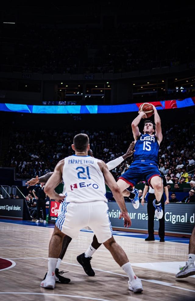 开云体育下载网址-里夫斯持续闪耀世界杯赛场，他的进步还未到尽头