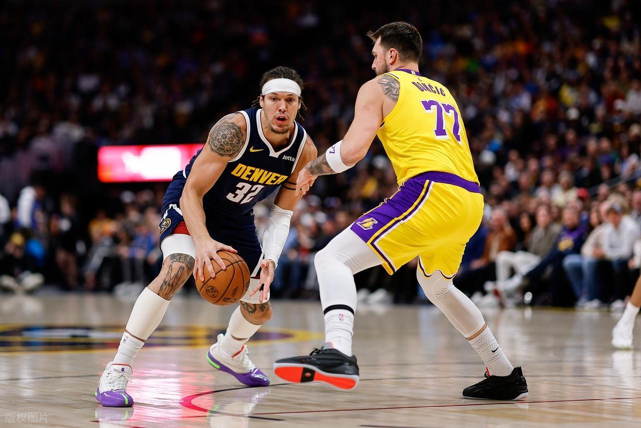 开云体育下载官网-不用退役！詹姆斯造大逆转！东契奇38+13+10打爆掘金，斯玛特救主