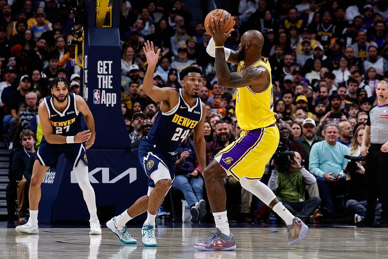 开云体育下载官网-不用退役！詹姆斯造大逆转！东契奇38+13+10打爆掘金，斯玛特救主