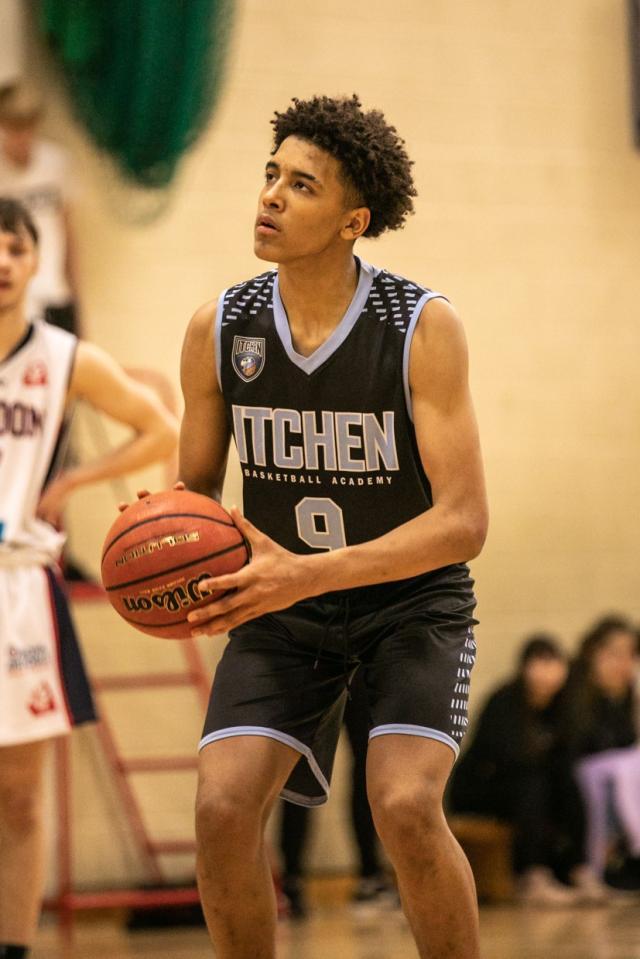 开云体育下载网页版-【人物】发色醒目的马刺10号 索汉凭什么俘获圣城？