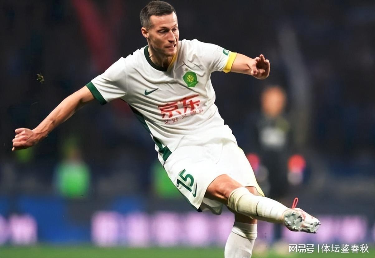 开云体育下载APP-拒绝离队!国安欲解约外援中卫遭拒,到底是谁给俱乐部留下大坑?