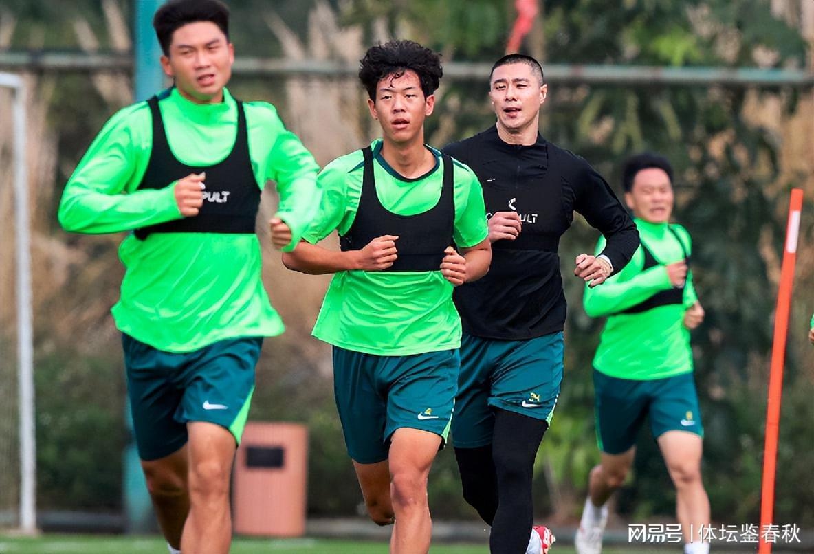 开云体育下载APP-拒绝离队!国安欲解约外援中卫遭拒,到底是谁给俱乐部留下大坑?